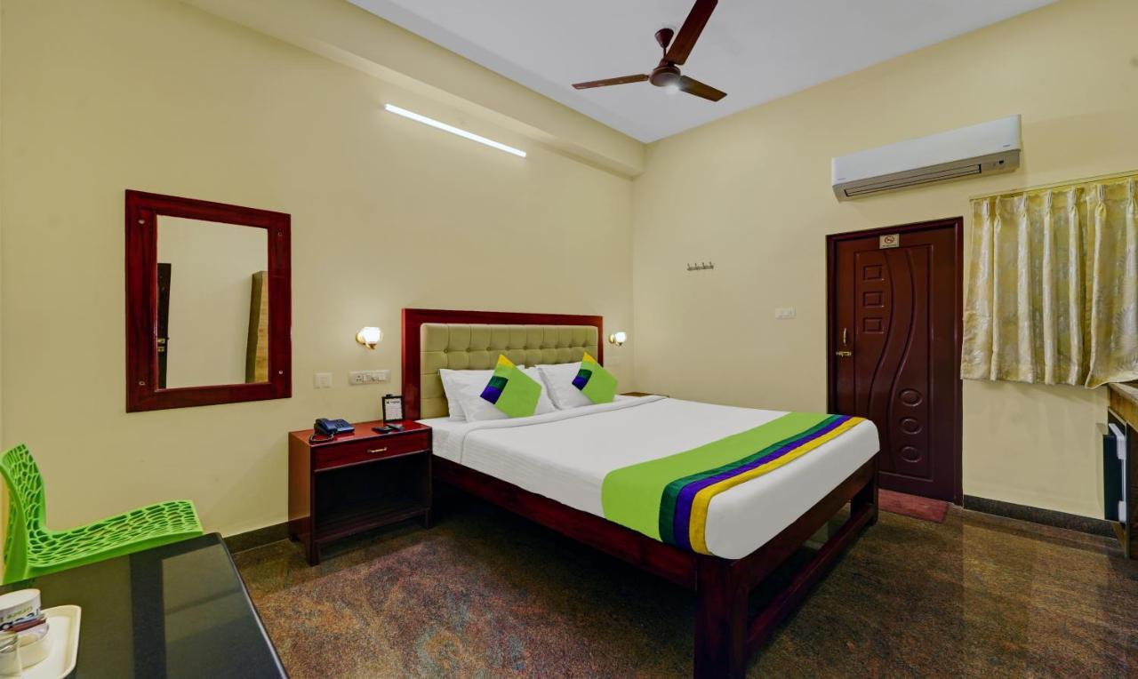 Treebo Grace Inn, 3 Min Walk From Promenade Beach Pondicherry Bagian luar foto