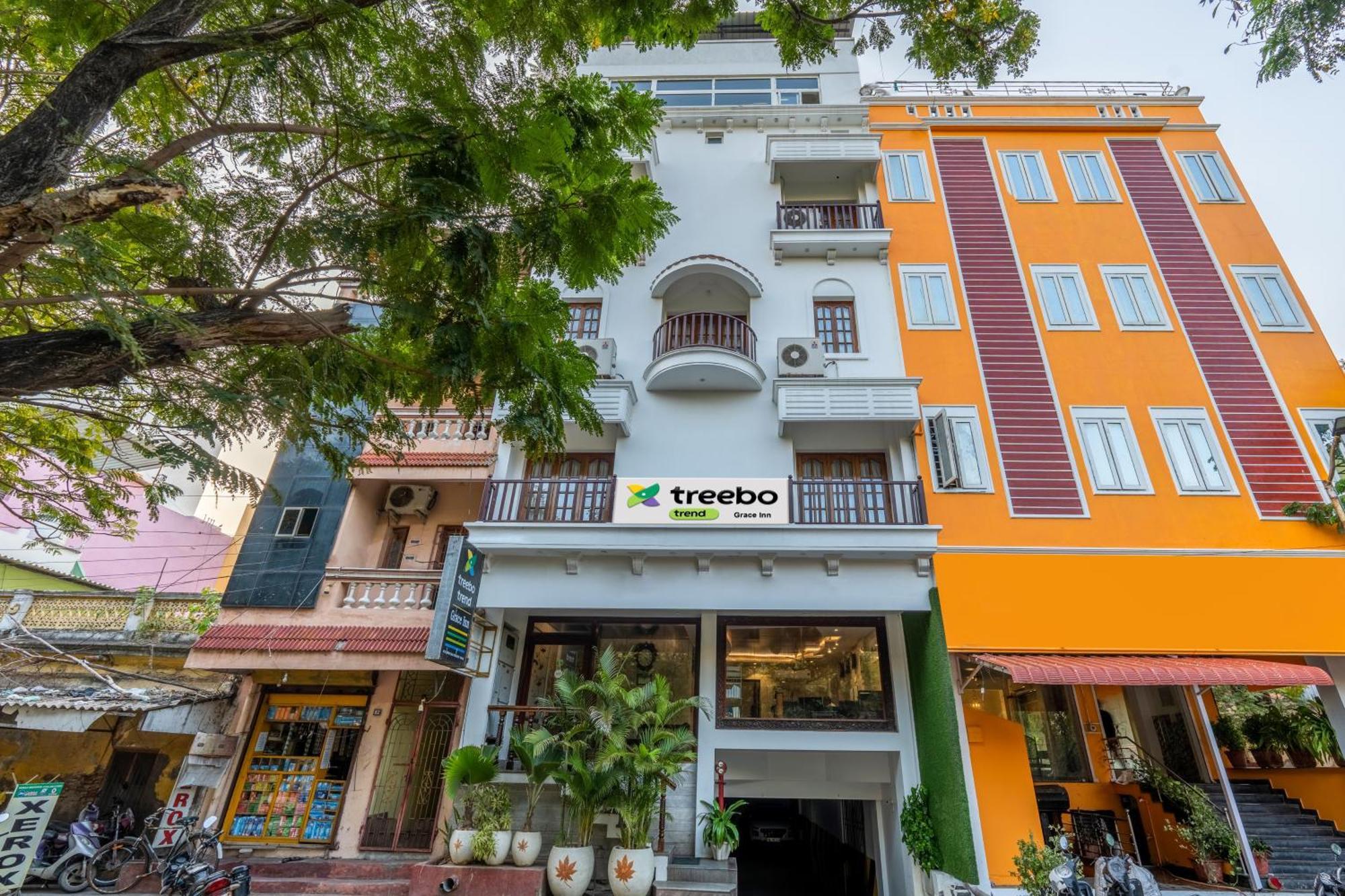 Treebo Grace Inn, 3 Min Walk From Promenade Beach Pondicherry Bagian luar foto