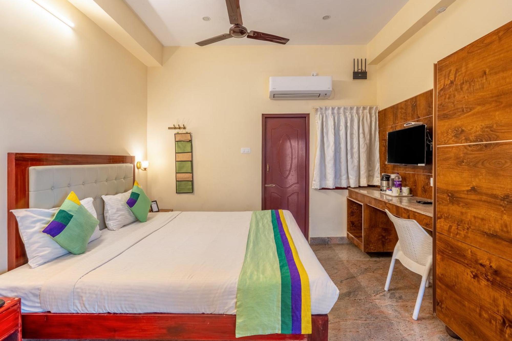 Treebo Grace Inn, 3 Min Walk From Promenade Beach Pondicherry Bagian luar foto