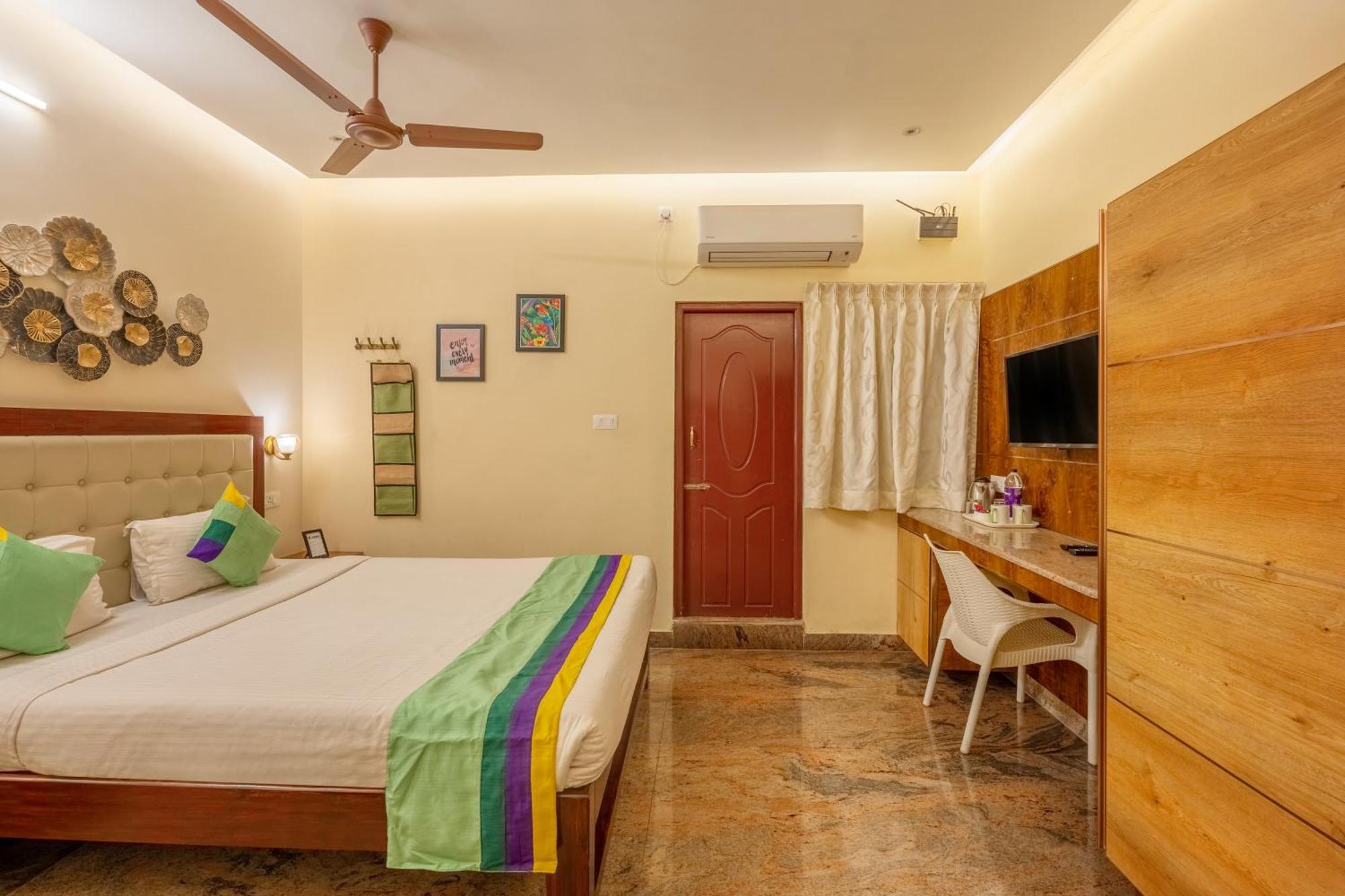 Treebo Grace Inn, 3 Min Walk From Promenade Beach Pondicherry Bagian luar foto