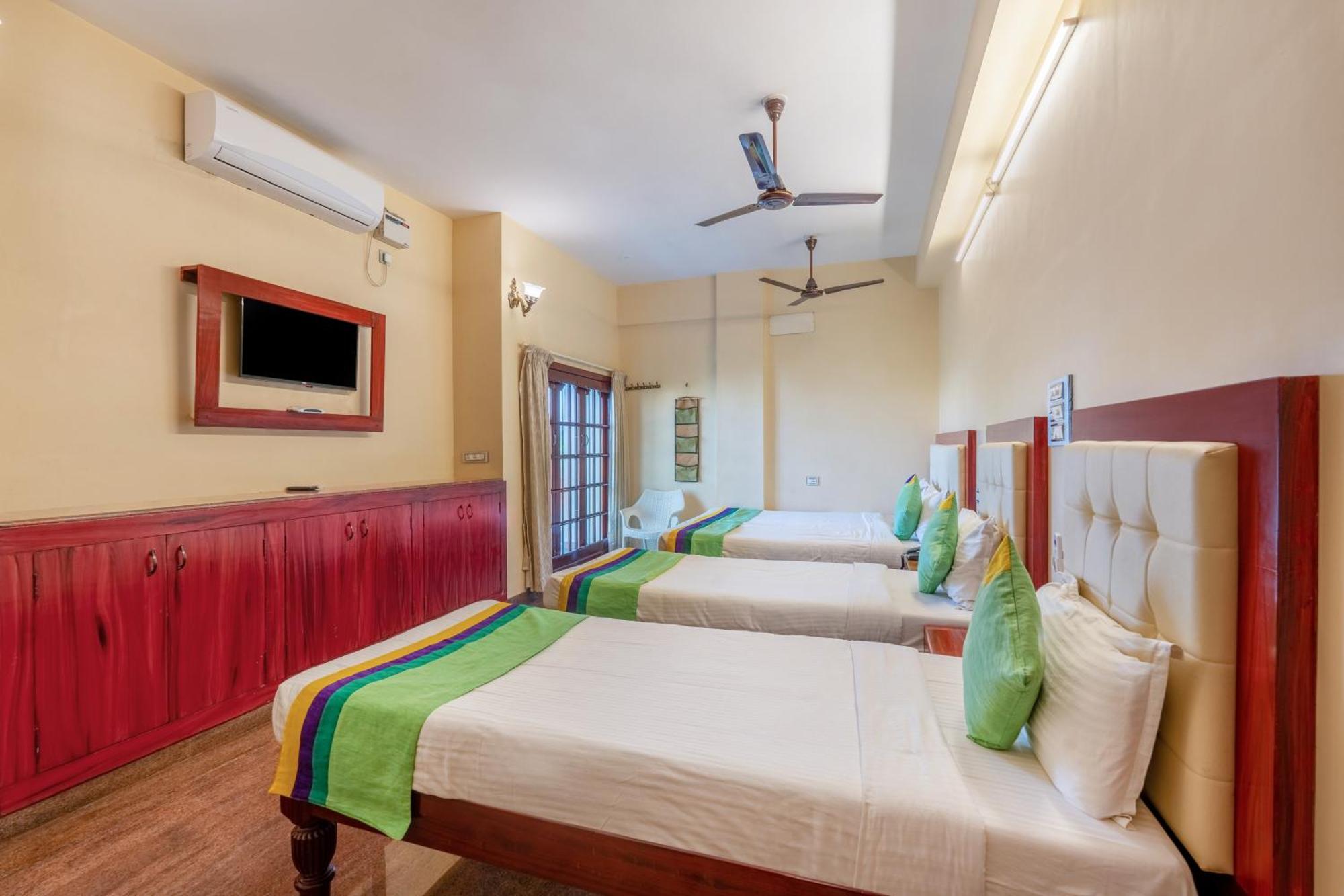 Treebo Grace Inn, 3 Min Walk From Promenade Beach Pondicherry Bagian luar foto