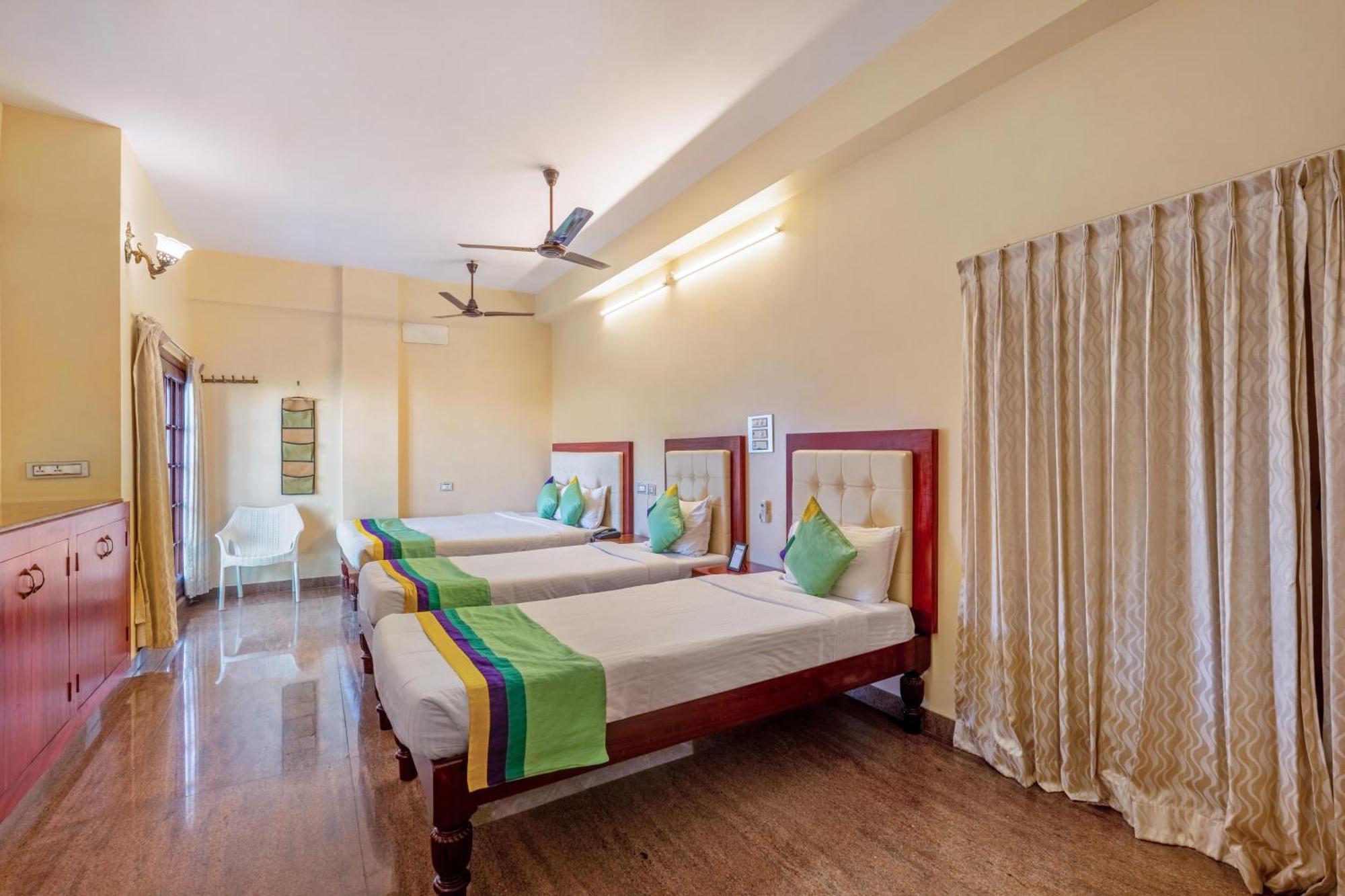 Treebo Grace Inn, 3 Min Walk From Promenade Beach Pondicherry Bagian luar foto