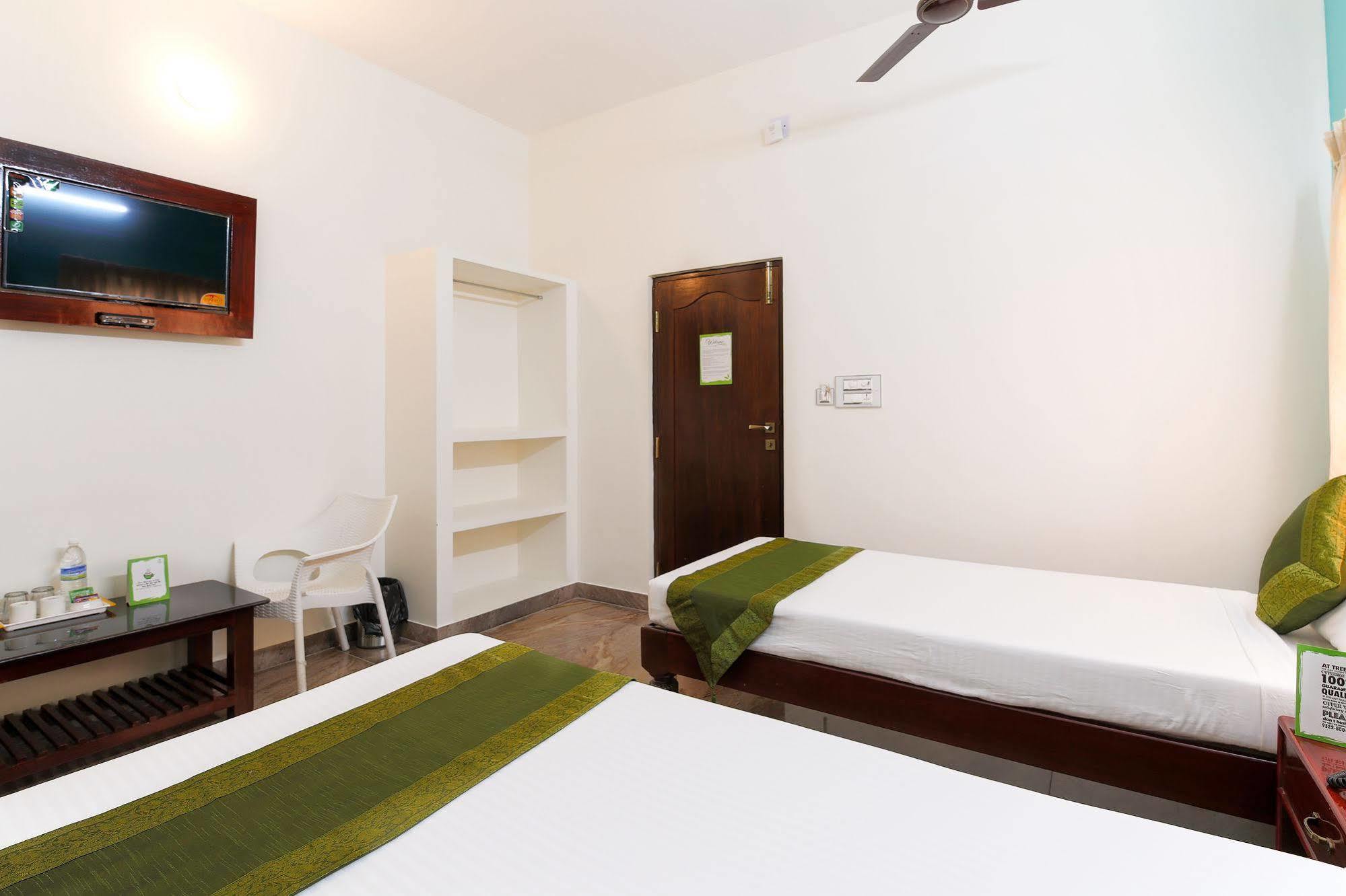 Treebo Grace Inn, 3 Min Walk From Promenade Beach Pondicherry Bagian luar foto